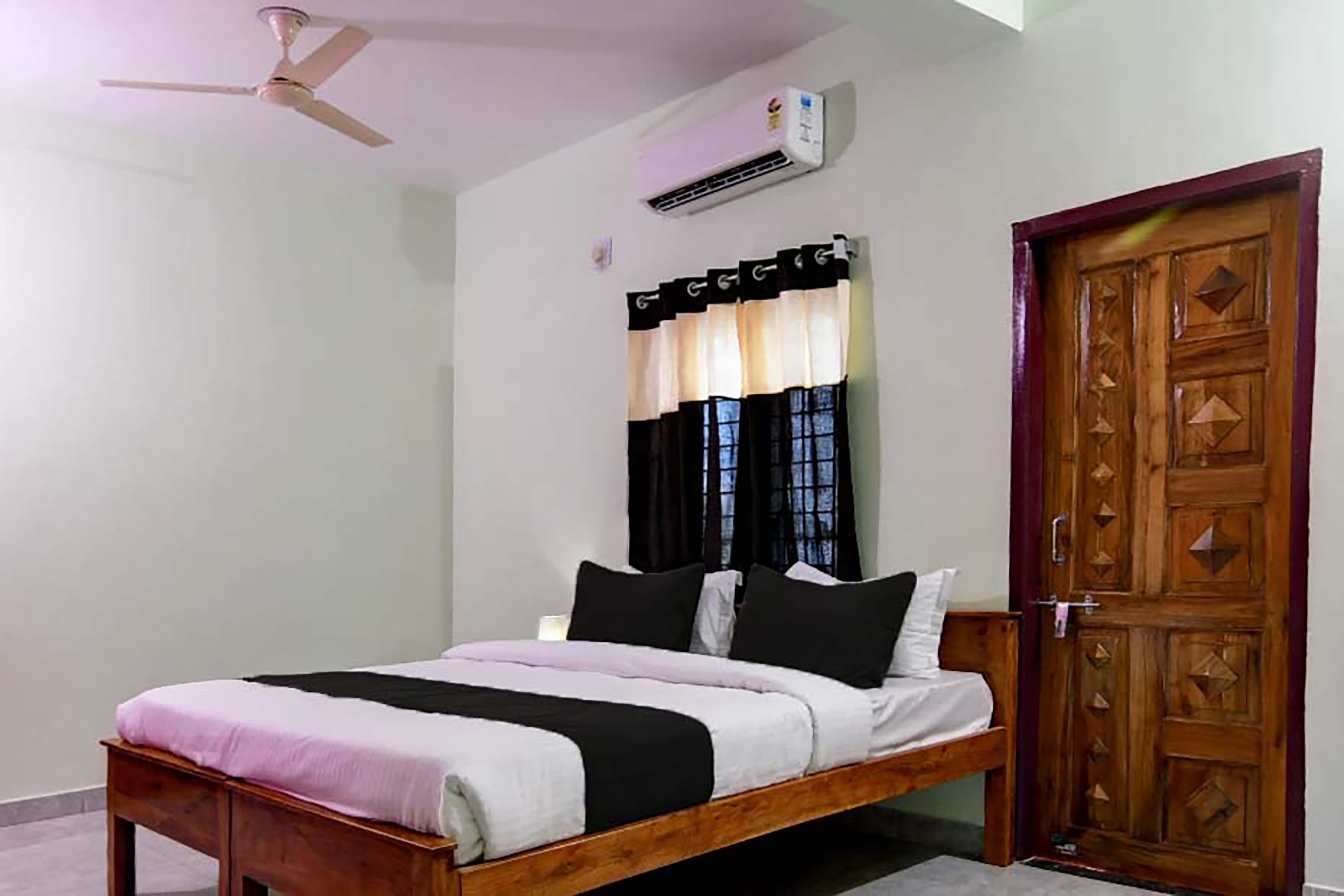 Super Hotel Atithi - Tap to explore photos