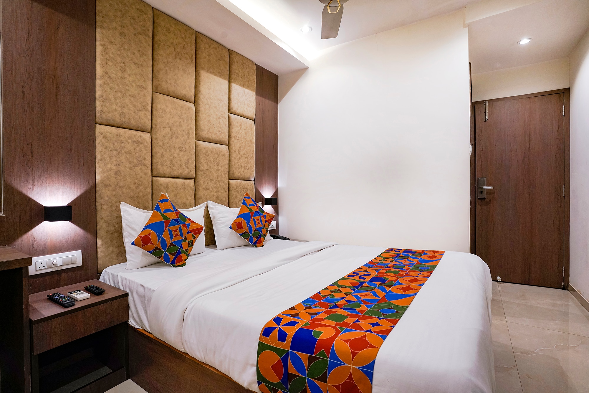 FabHotel Atithi Residency I - Nr. BKC - Tap to explore photos