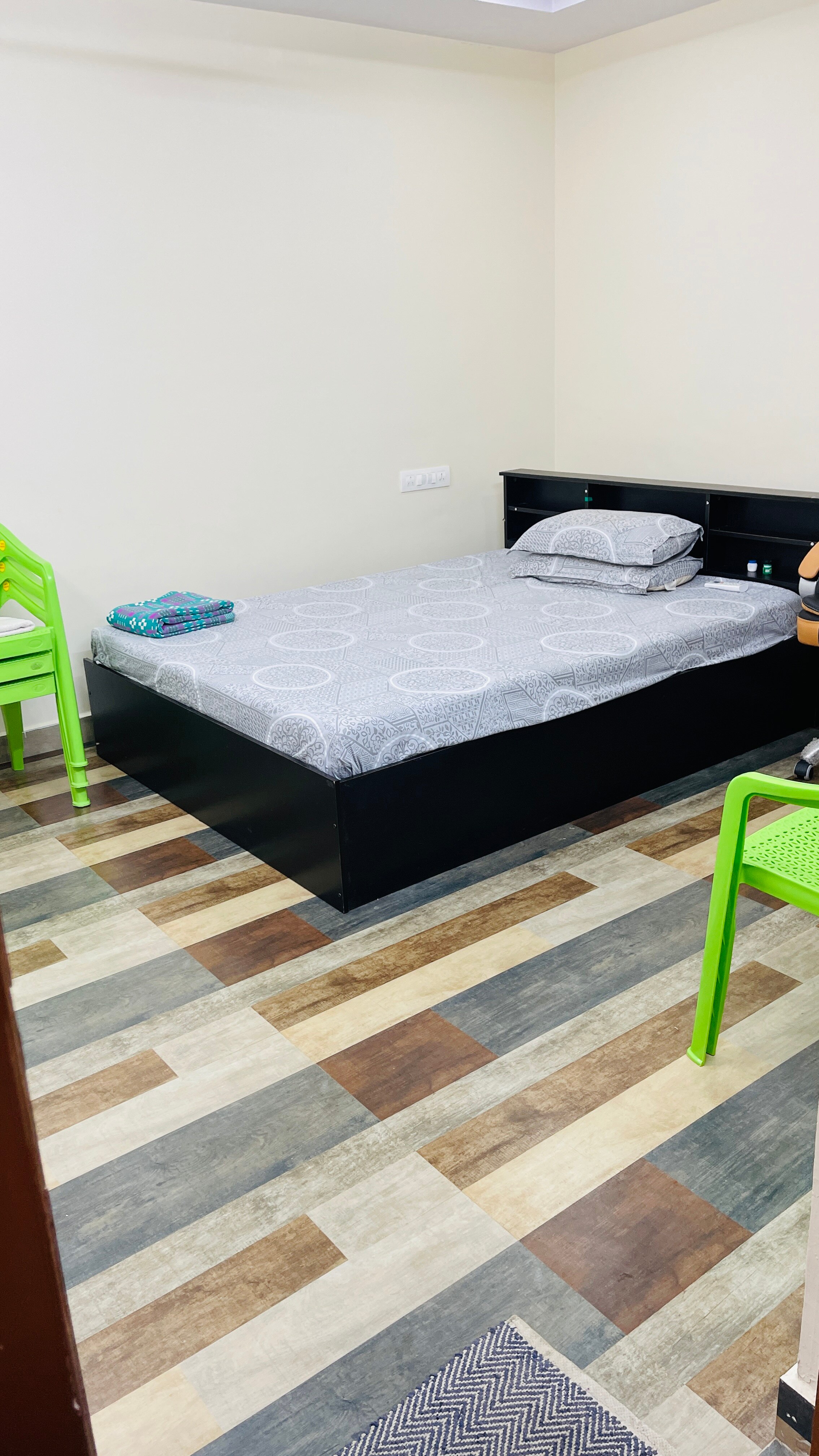 Kapil Guesthouse - Tap to explore photos