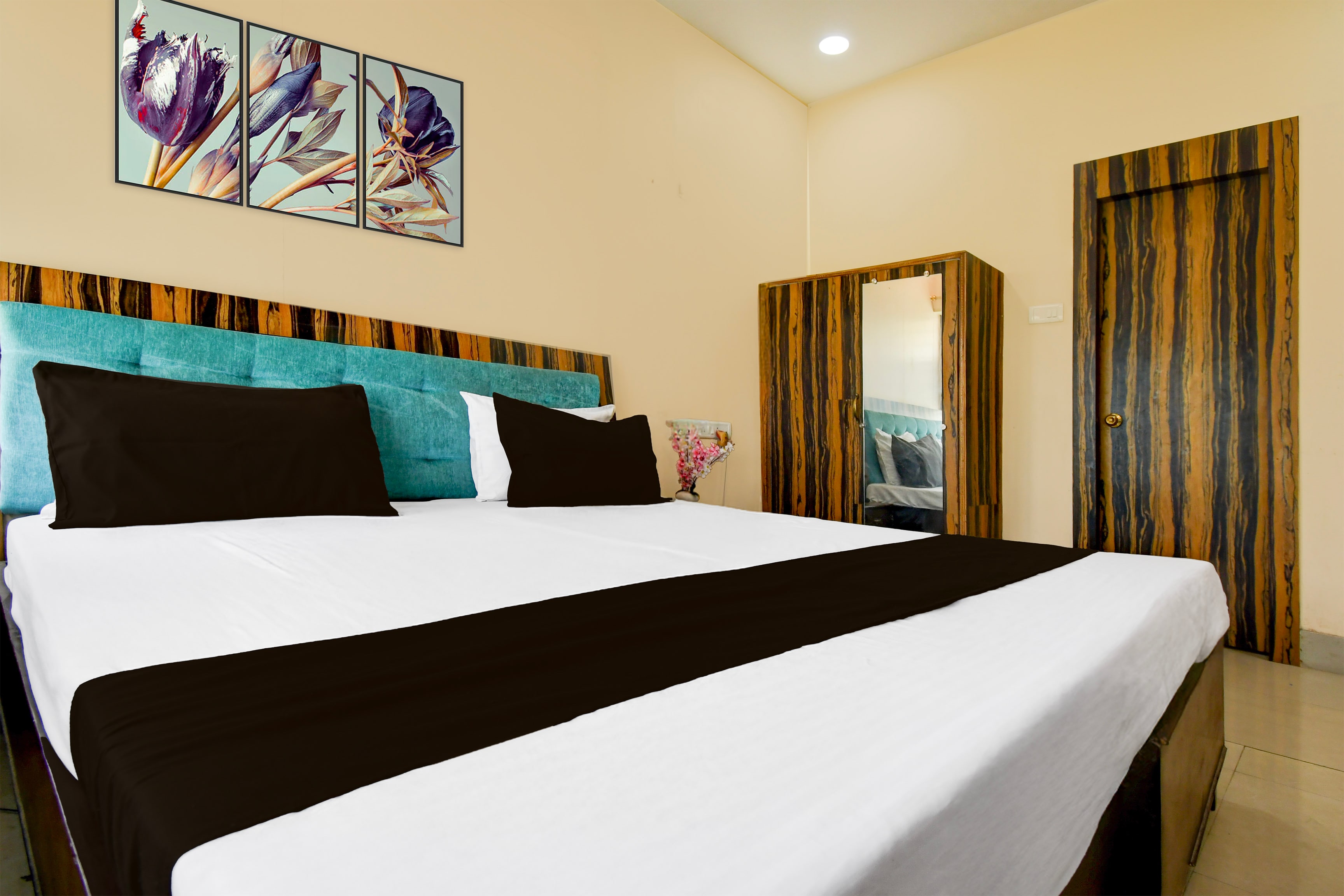 Hotel O The Grand Patliputra - Tap to explore photos