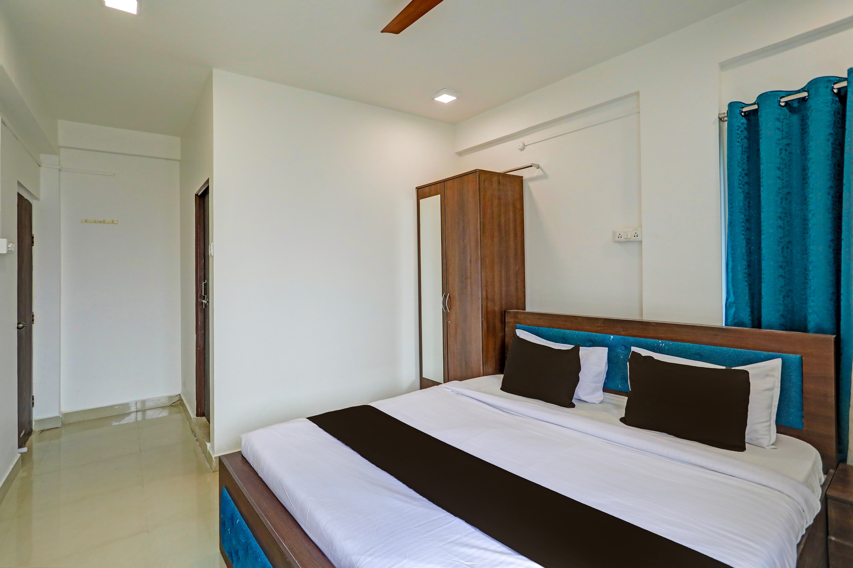 Super Hotel O YUVA INN - Tap to explore photos