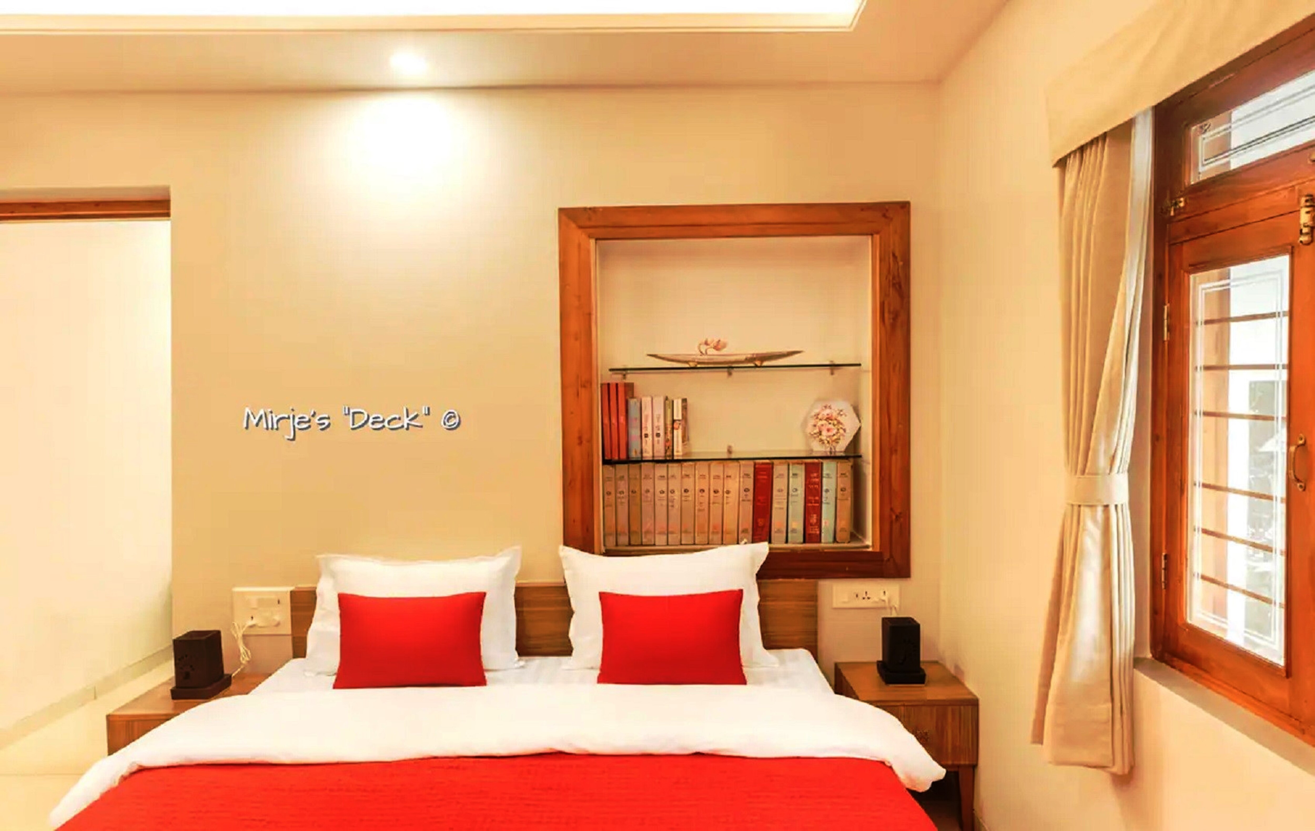 Mirje's Deck - Luxurious 3 BHK & 2 Outdoor Decks - Tap to explore photos