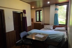 Shalom hills den & cafe, Manali