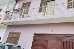 Neelam Homestay, Ayodhya