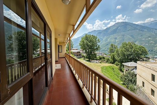 Riverbend Retreat 1BHK Apartment by Homeyhuts - 2