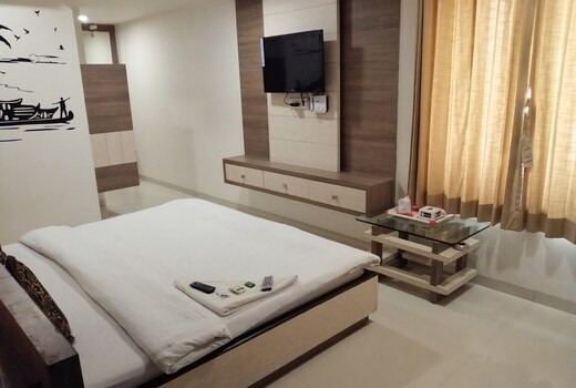 Hotel Grand Paradise Vadodara Inr 761 Off 1 6 8 1 Hotel Price Address Reviews