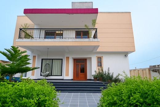 Scenic jungle drive Villa   Pool   open air screen