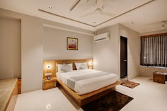 Hotel Hill City, Gandhinagar