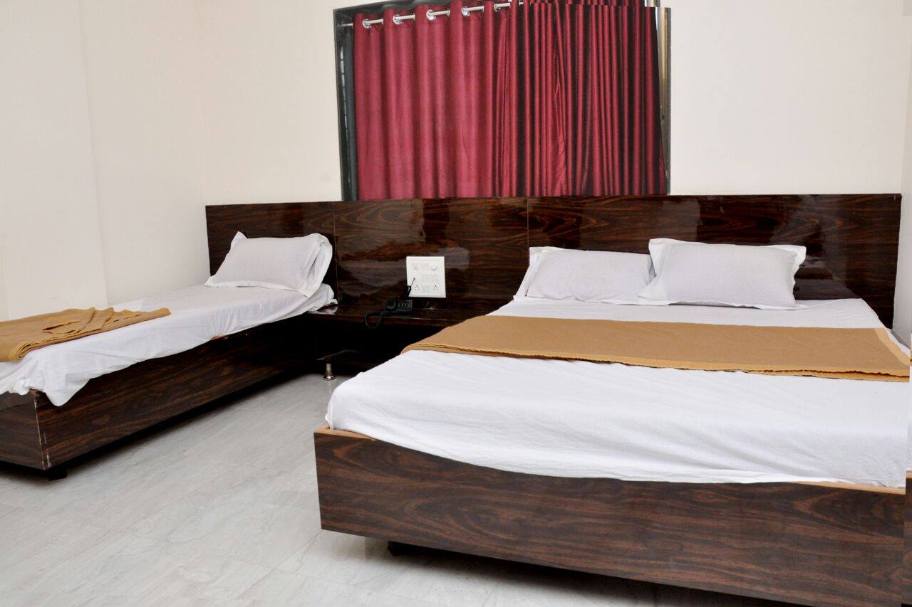 Deluxe Triple Bed Non-A.C 1