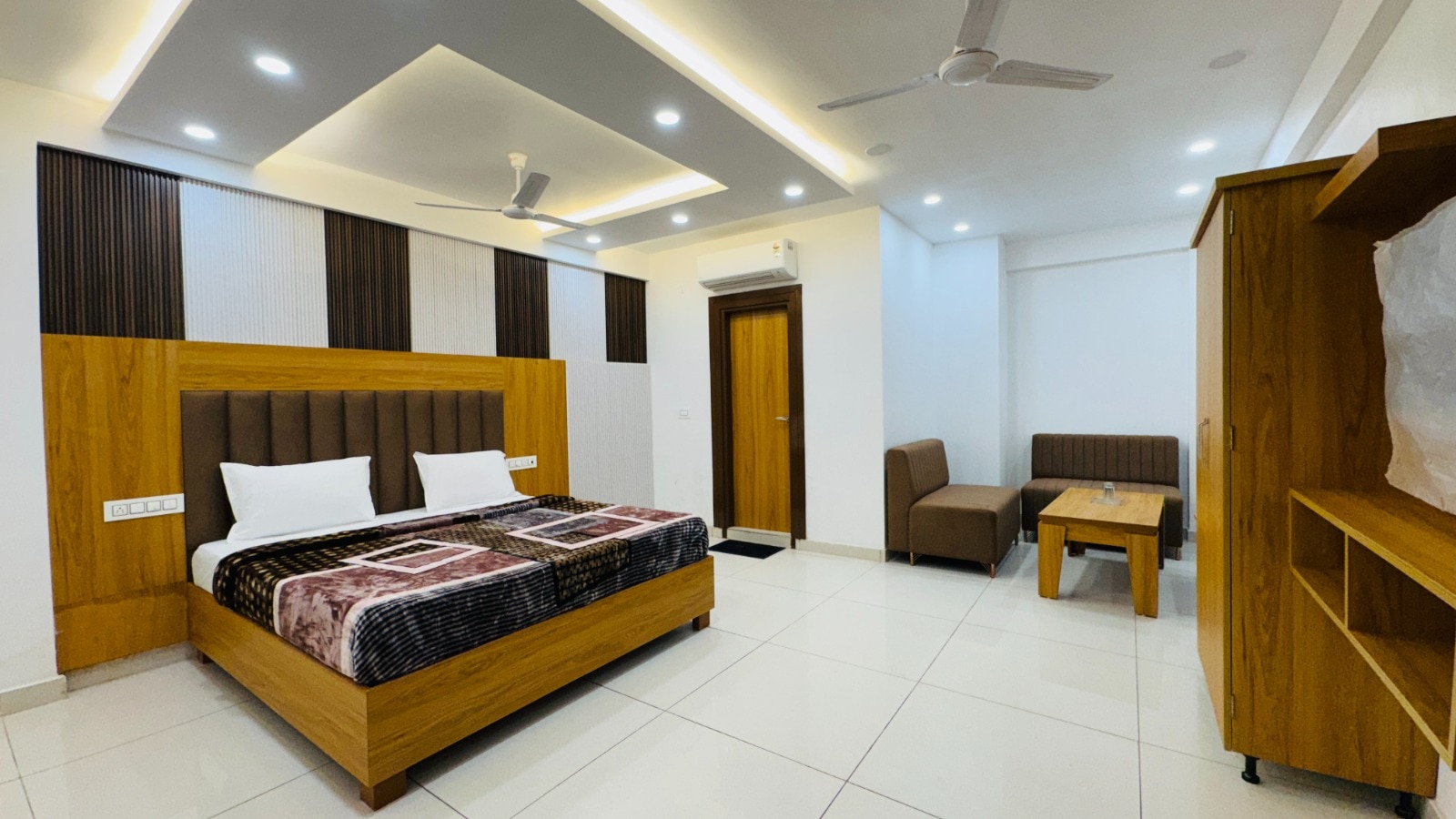 Hotel Swagat Residency - Tap to explore photos