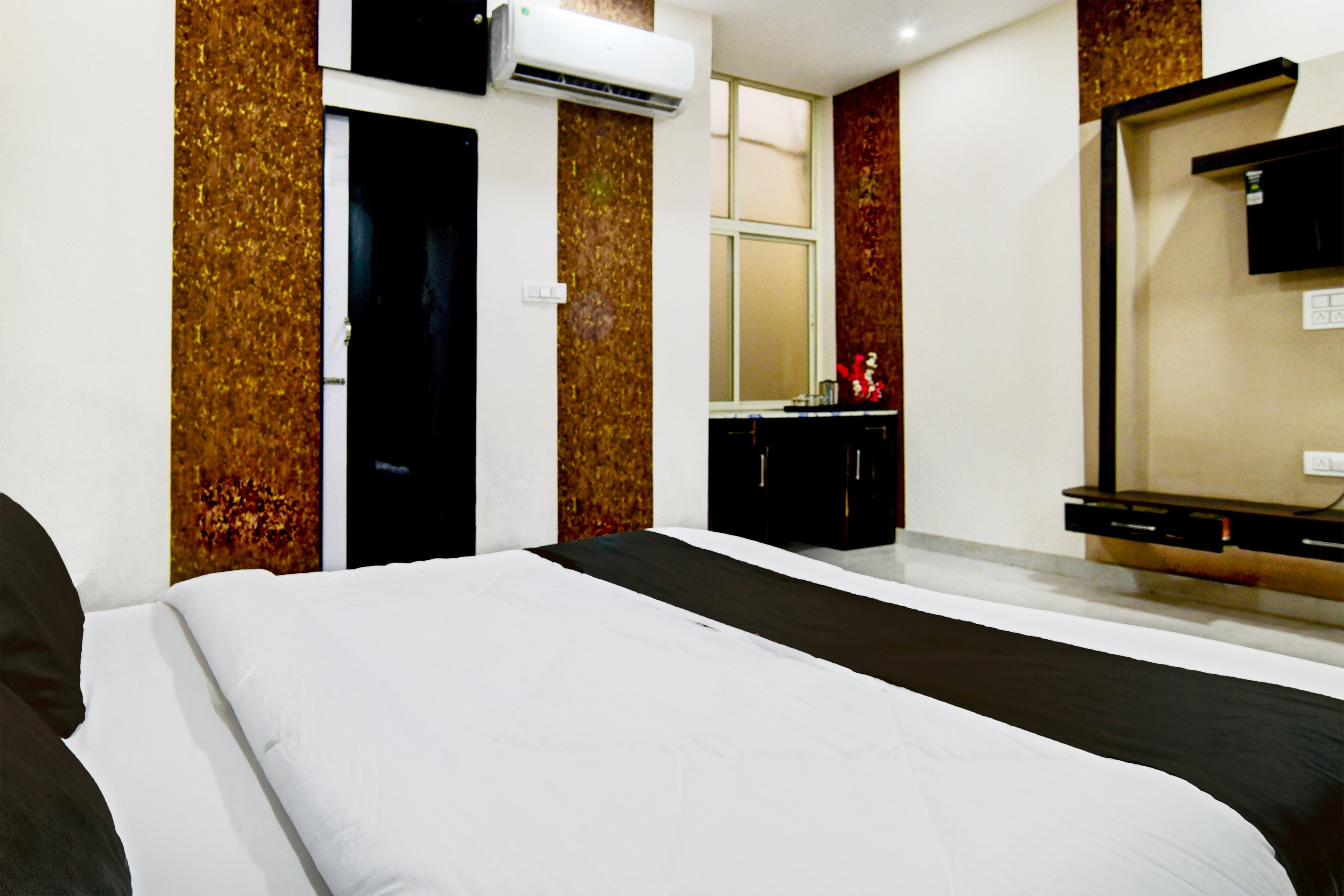 Hotel O SDF Hotel And Home Stay - Tap to explore photos