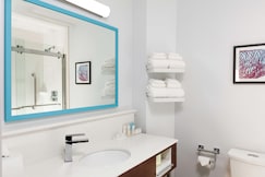 Hampton Inn by Hilton Concord/Bow, Windsor