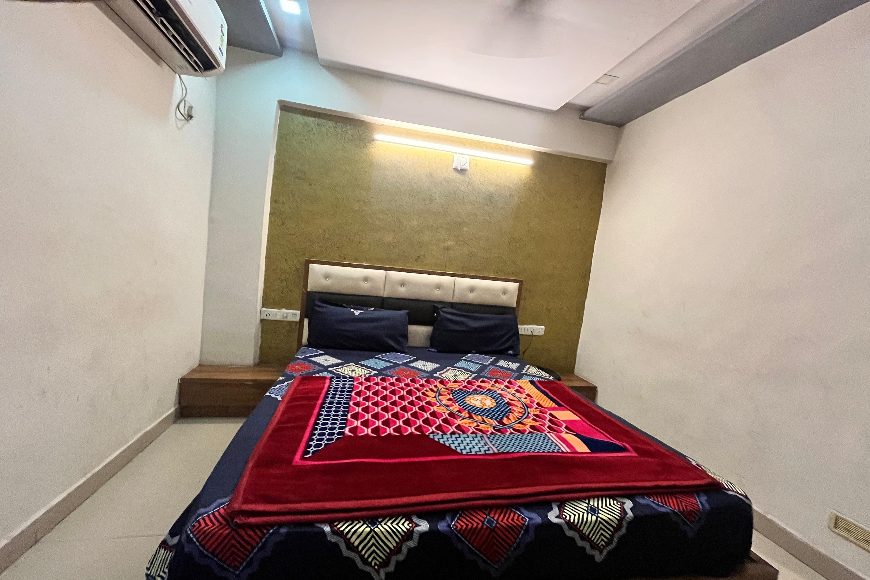 Hotel Galaxy Inn - Ahmedabad - Tap to explore photos