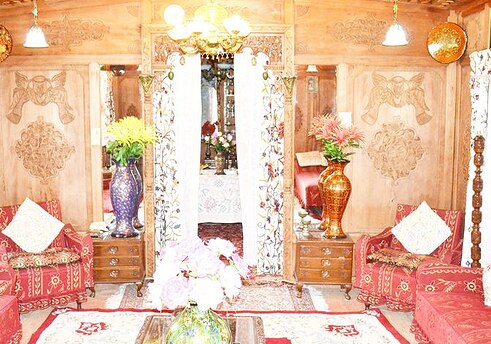 Tehran Houseboat - Tap to explore photos
