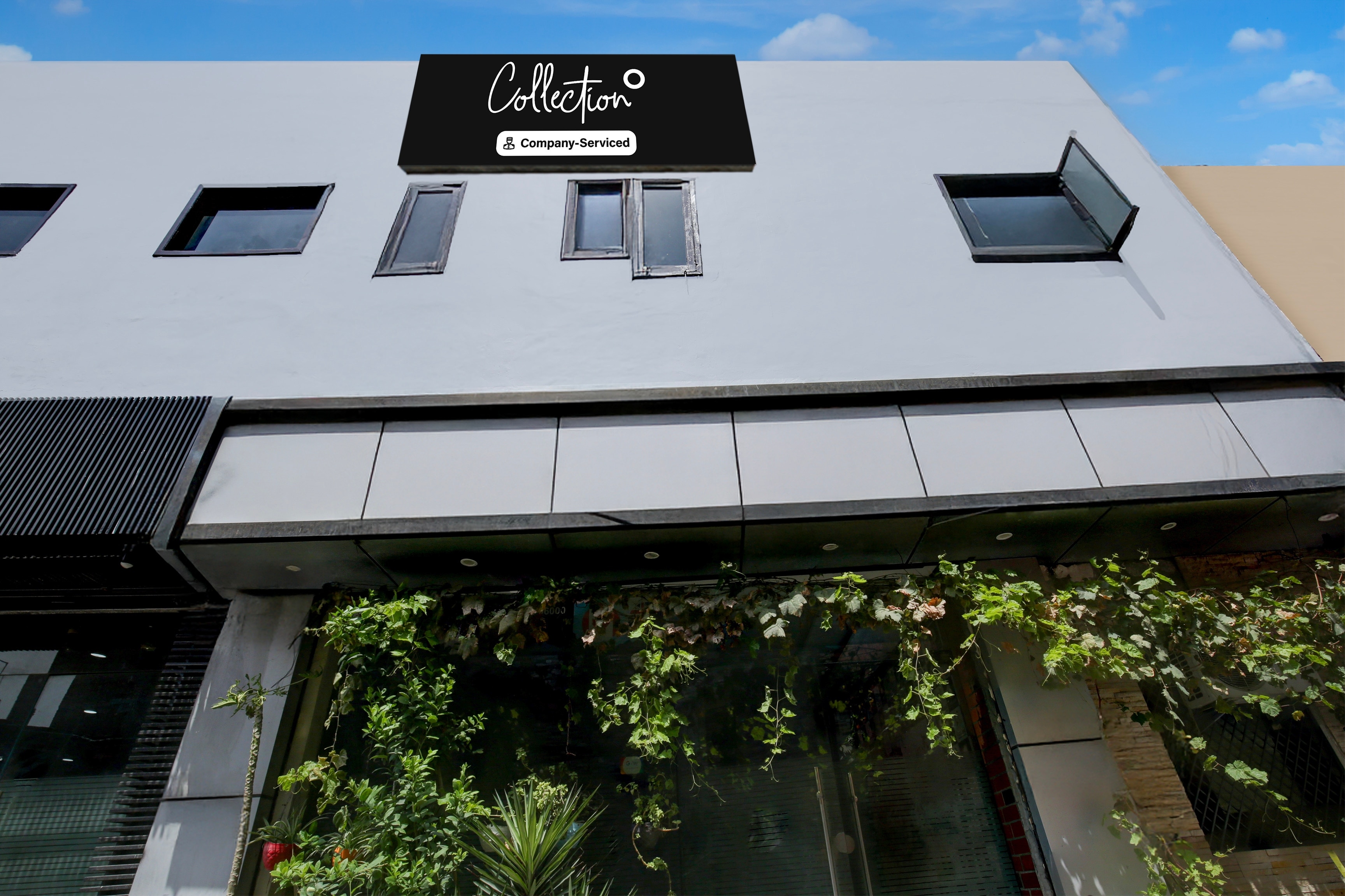 Super Collection O Ishwar Nagar Near Golden Temple Formerly Chahal Residency - Tap to explore photos