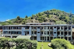 Hotel Pine Grove Near to Dal Lake, Srinagar