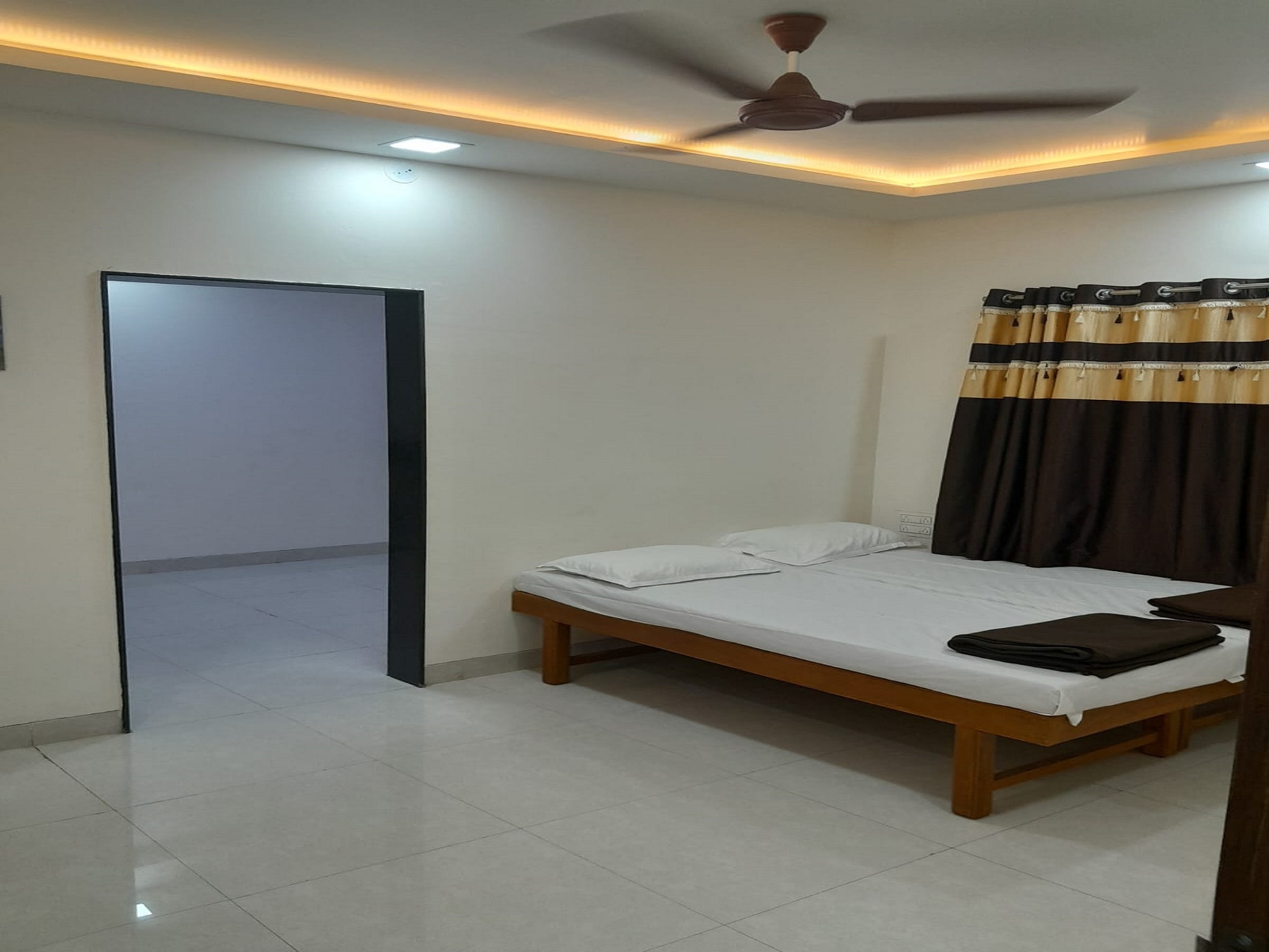 Avadhut Residency Bhakt Niwas - Tap to explore photos