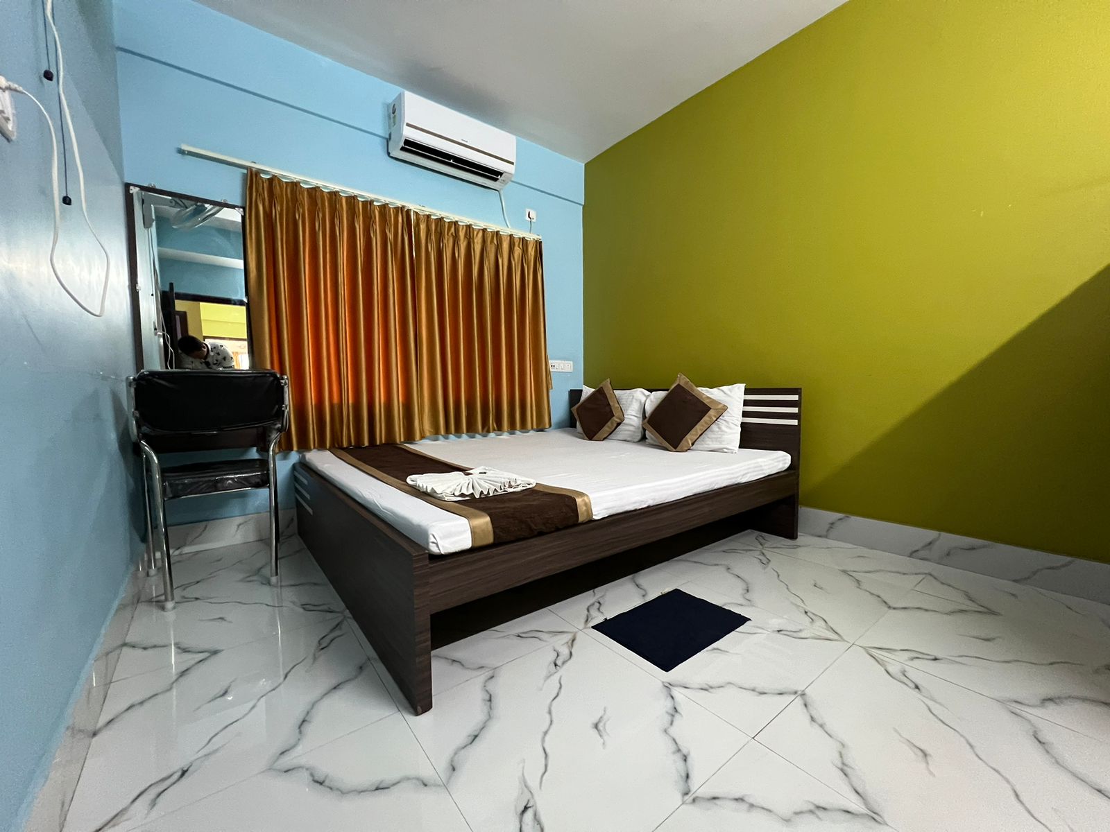 Hotel Saan Berhampur - Tap to explore photos