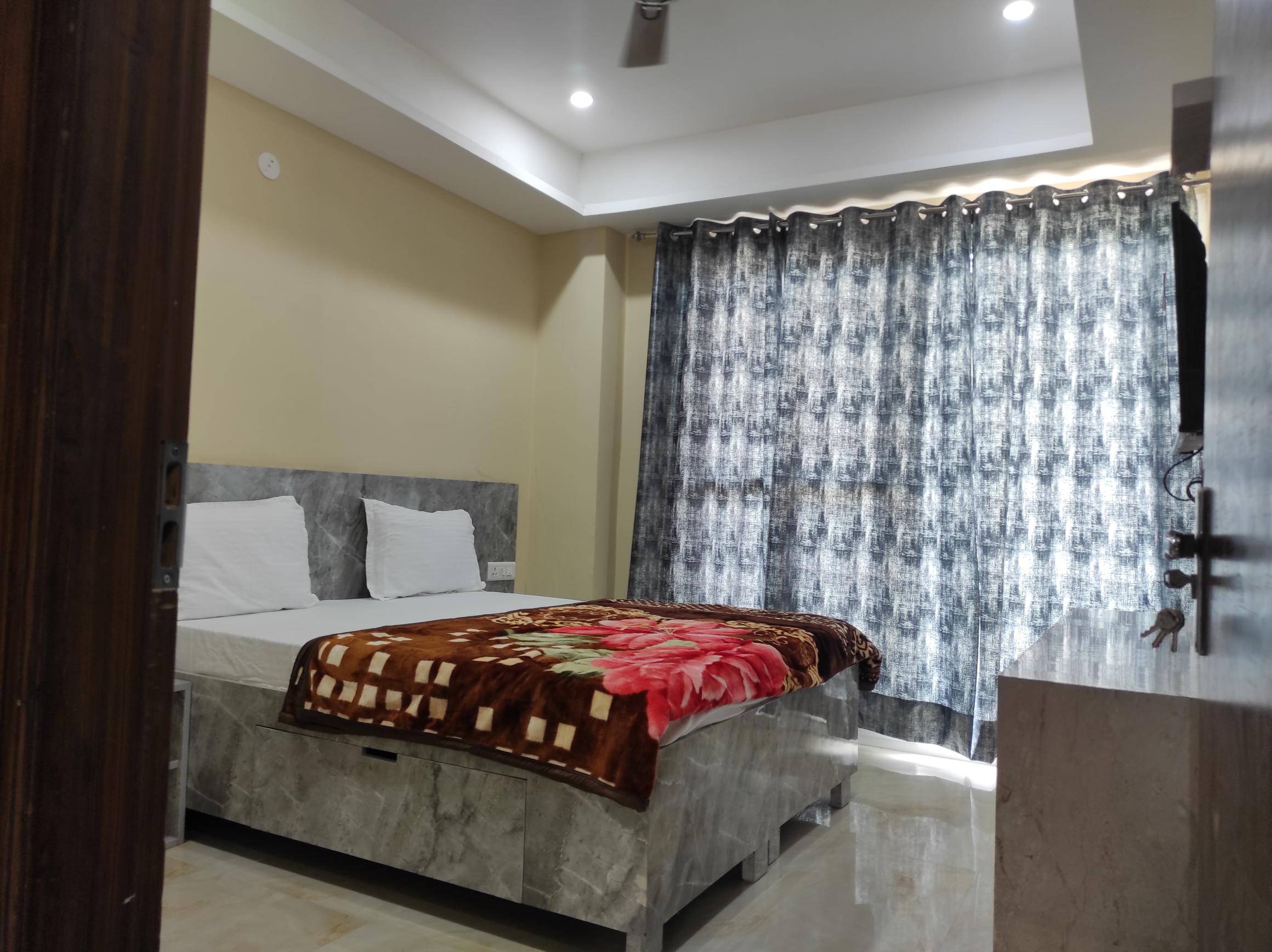 Hotel Rose Villa, Artemis Hospital Road, Sec 51 - Tap to explore photos