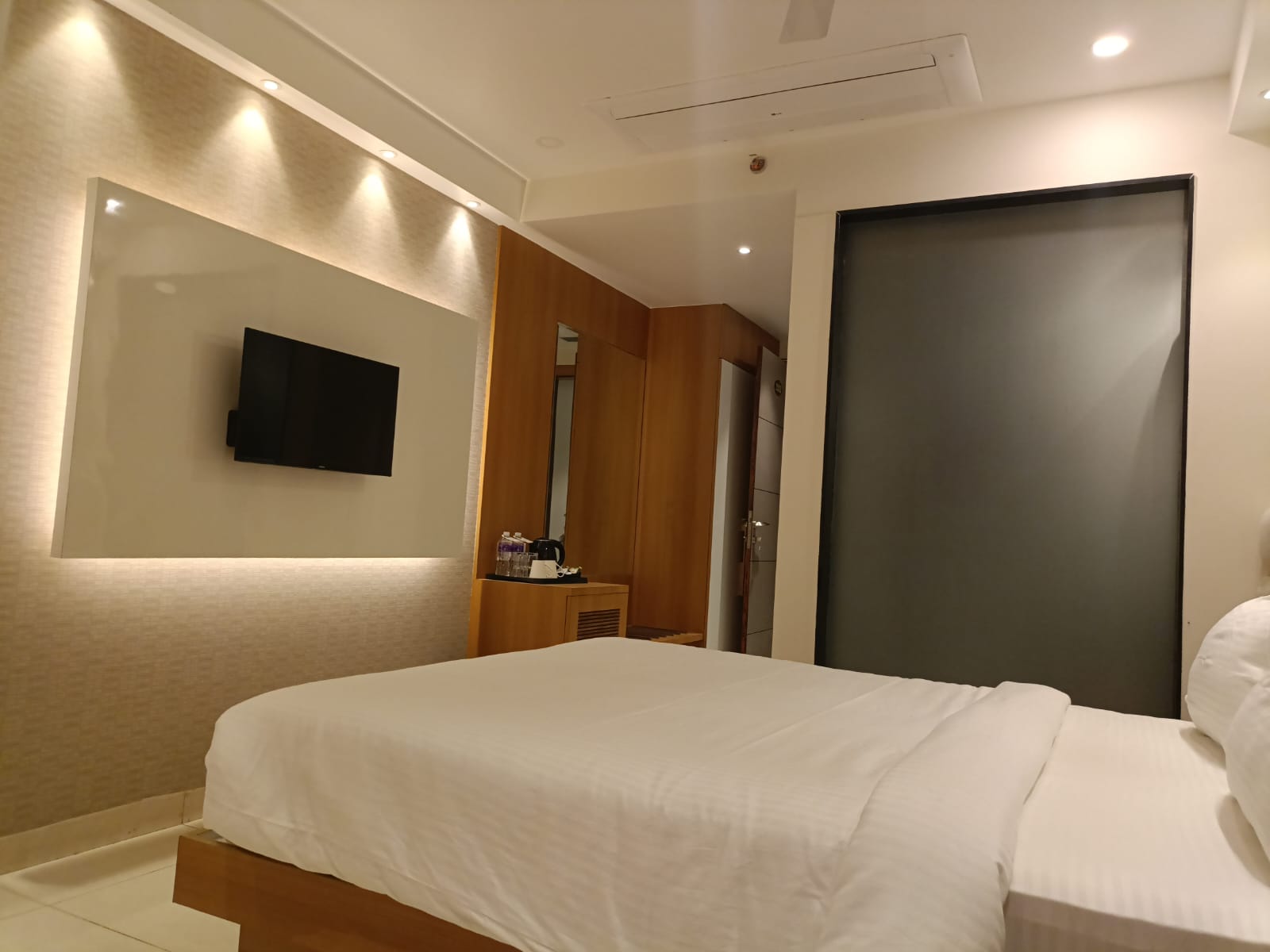 SUJATA HOTEL - Tap to explore photos