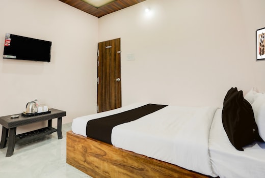 HOTEL O SKYLITE Vhirgaon