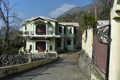 Blooming Dale @5 mins drive from Bhimtal Lake, Kathgodam