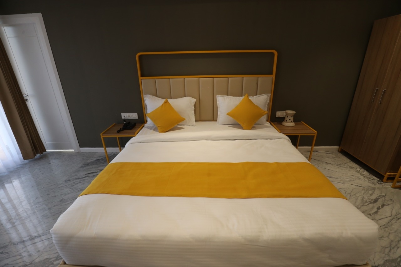 Phoenix Unmatched Comfort - Tap to explore photos