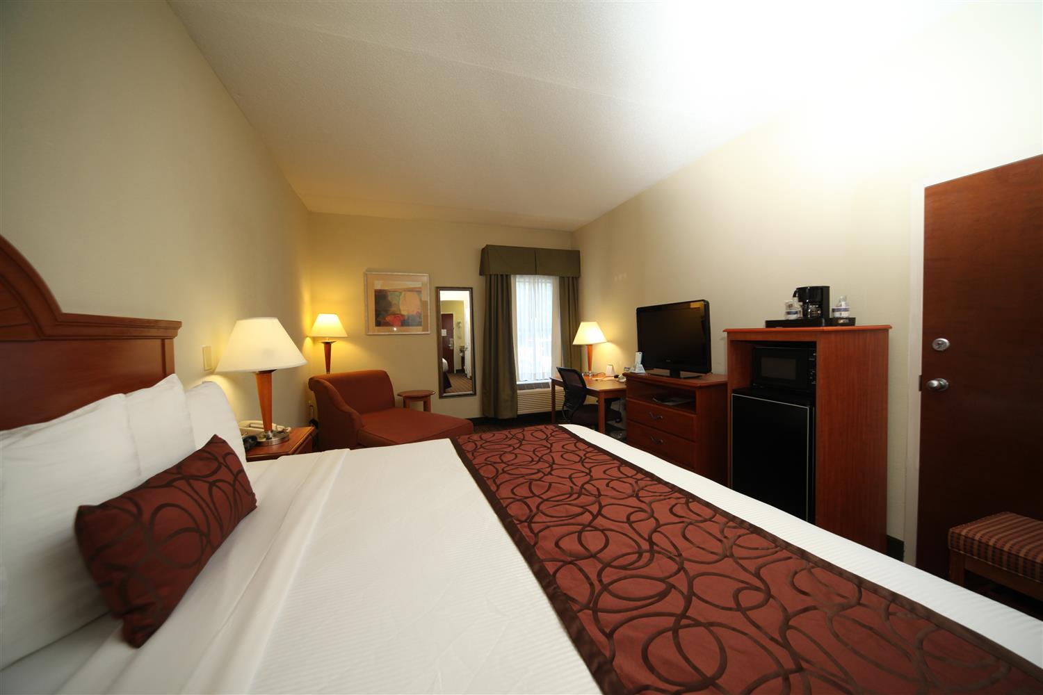 BEST WESTERN PLUS EDISON INN - Tap to explore photos