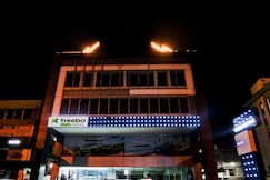 Treebo Grand Lotus - 3 km from Textile Market, Surat