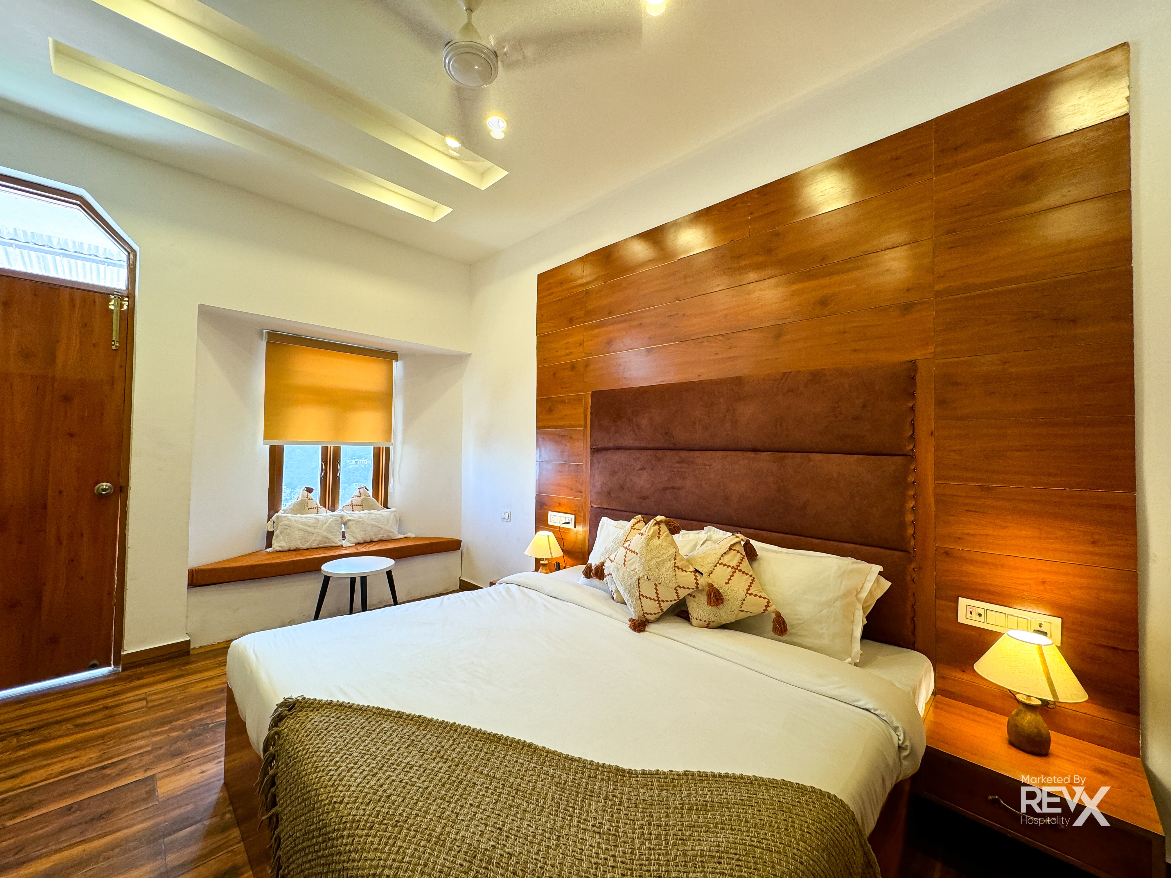 Hotel Wraveler Inn Mussorrie - Tap to explore photos