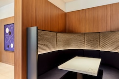 كراون بلازا باريس ريبابليك باي آيتش جي, 