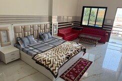 Hotel R.K. Palace, Naugarh