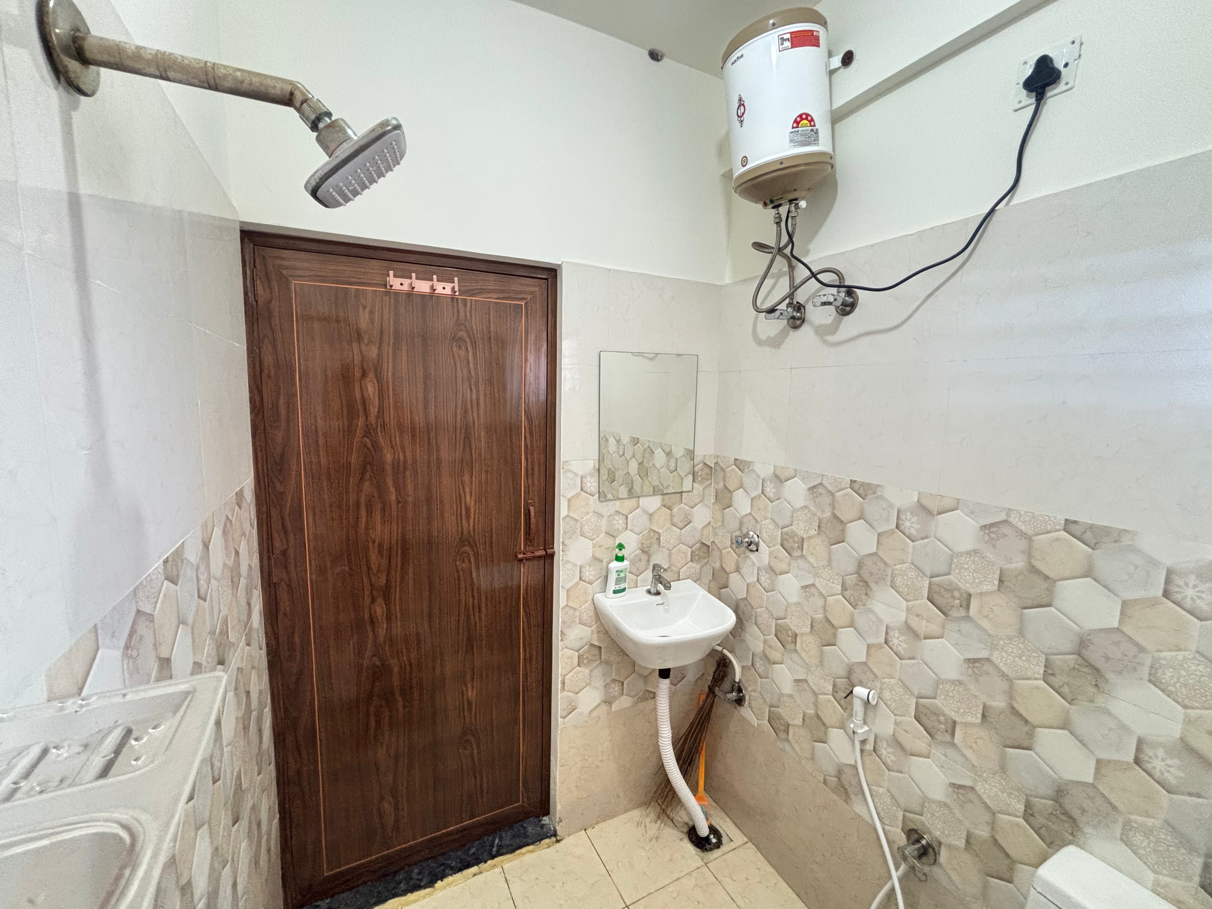 Cozy 1 BHK near Kadugodi metro - Tap to explore photos