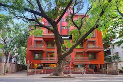 Super Townhouse Oak Prabhat Road, Pune