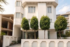 HOTEL ANAND PALACE- 400MTR from Railway Station, Iglas
