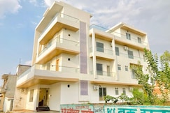 Hotel O Grand Crown, Lucknow