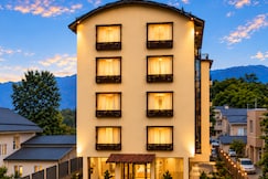 Royal Saffron by Stay Pattern - City Center, Srinagar