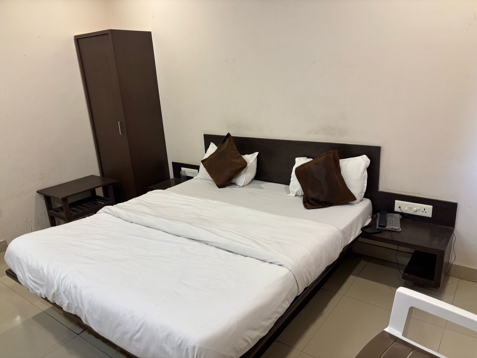 Hotel Shree Gurukrupa - Tap to explore photos