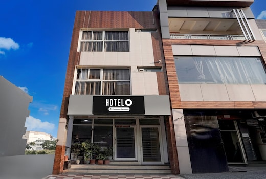 Super Hotel O Zirakpur City Court Complex Formerly The Platinum