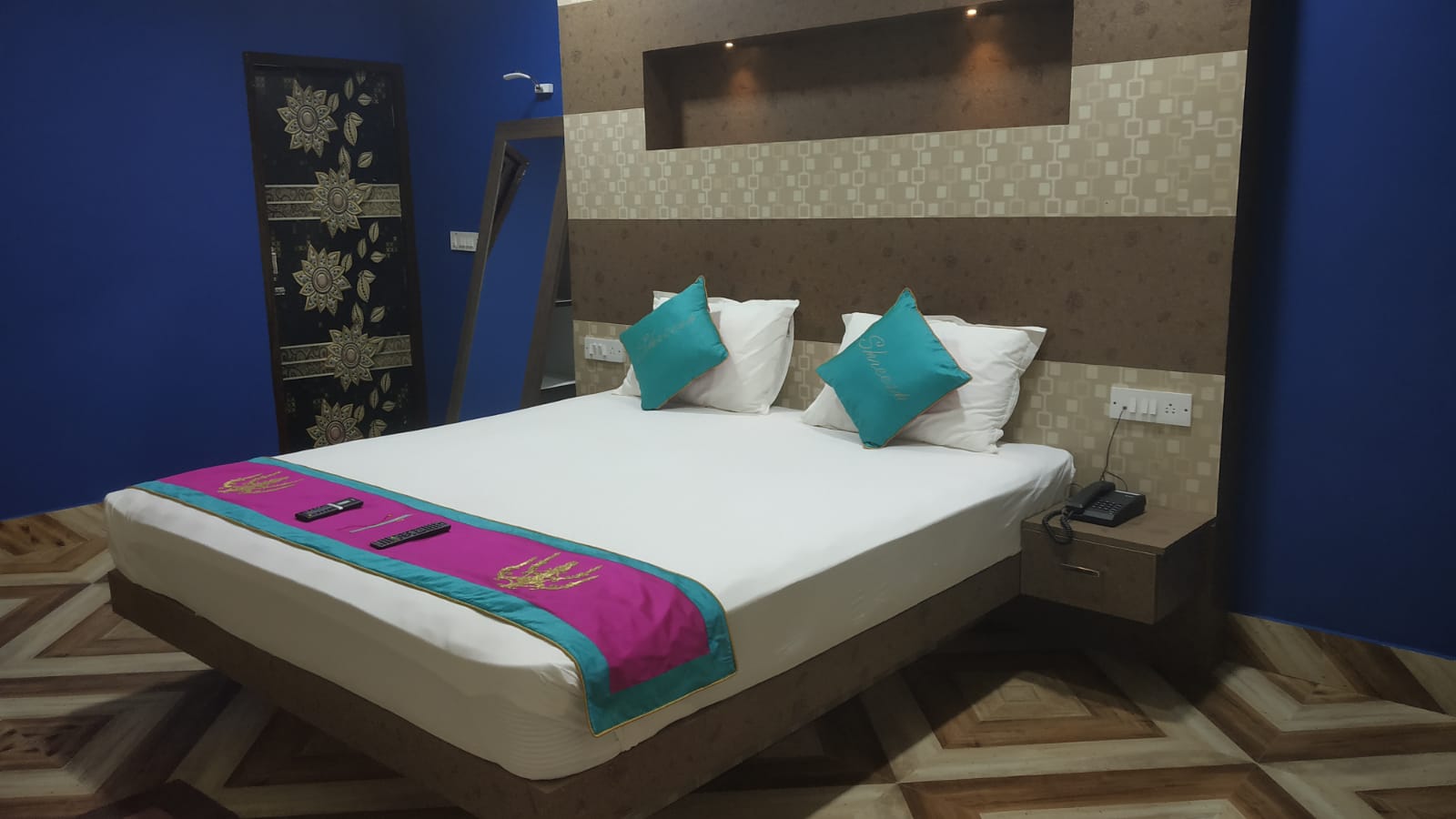 Hotel Shreesh - Tap to explore photos