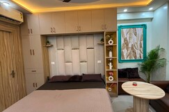 Luxe studio AirBnB, Ghaziabad