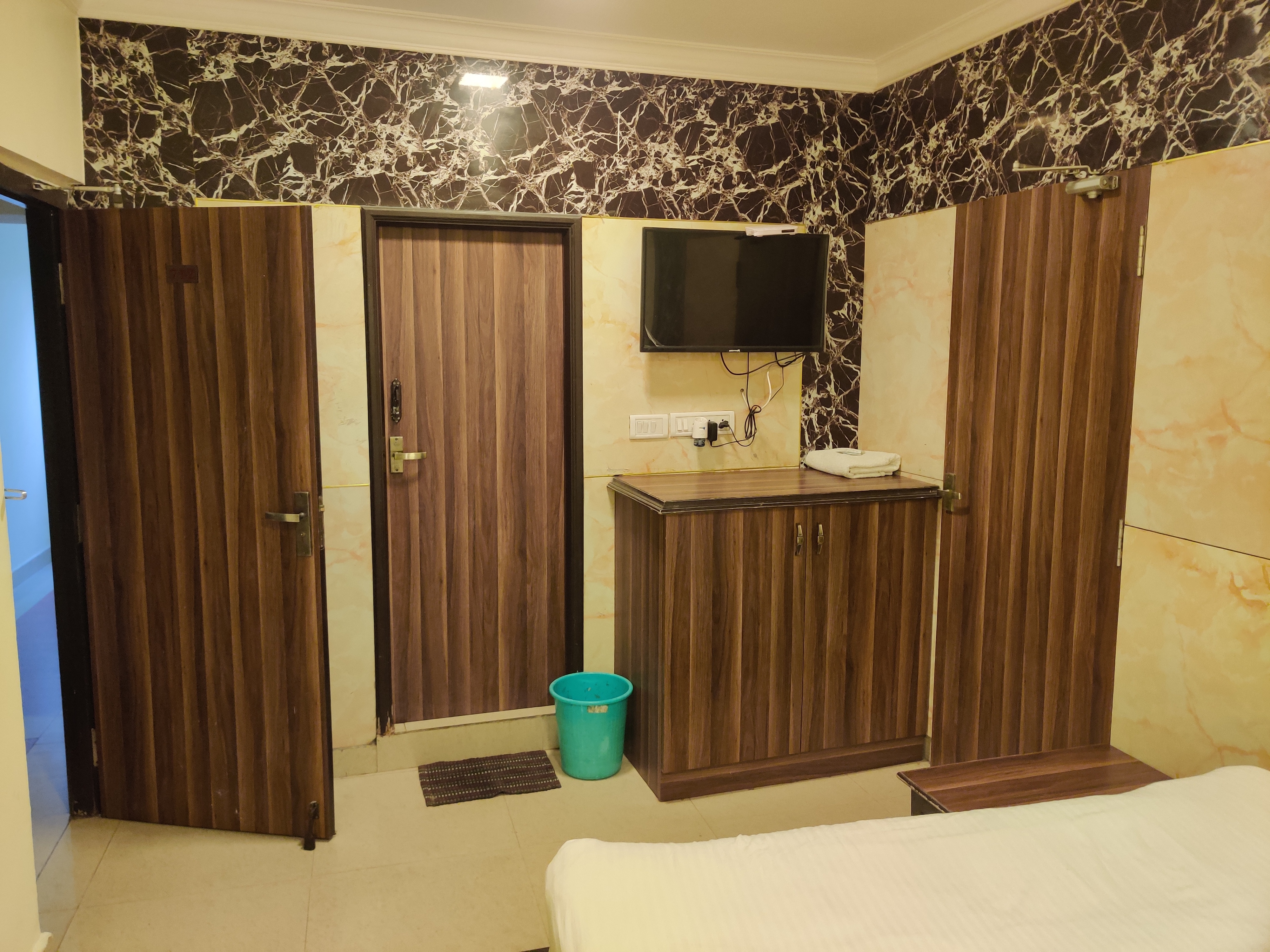 Ananda Rooms - Tap to explore photos