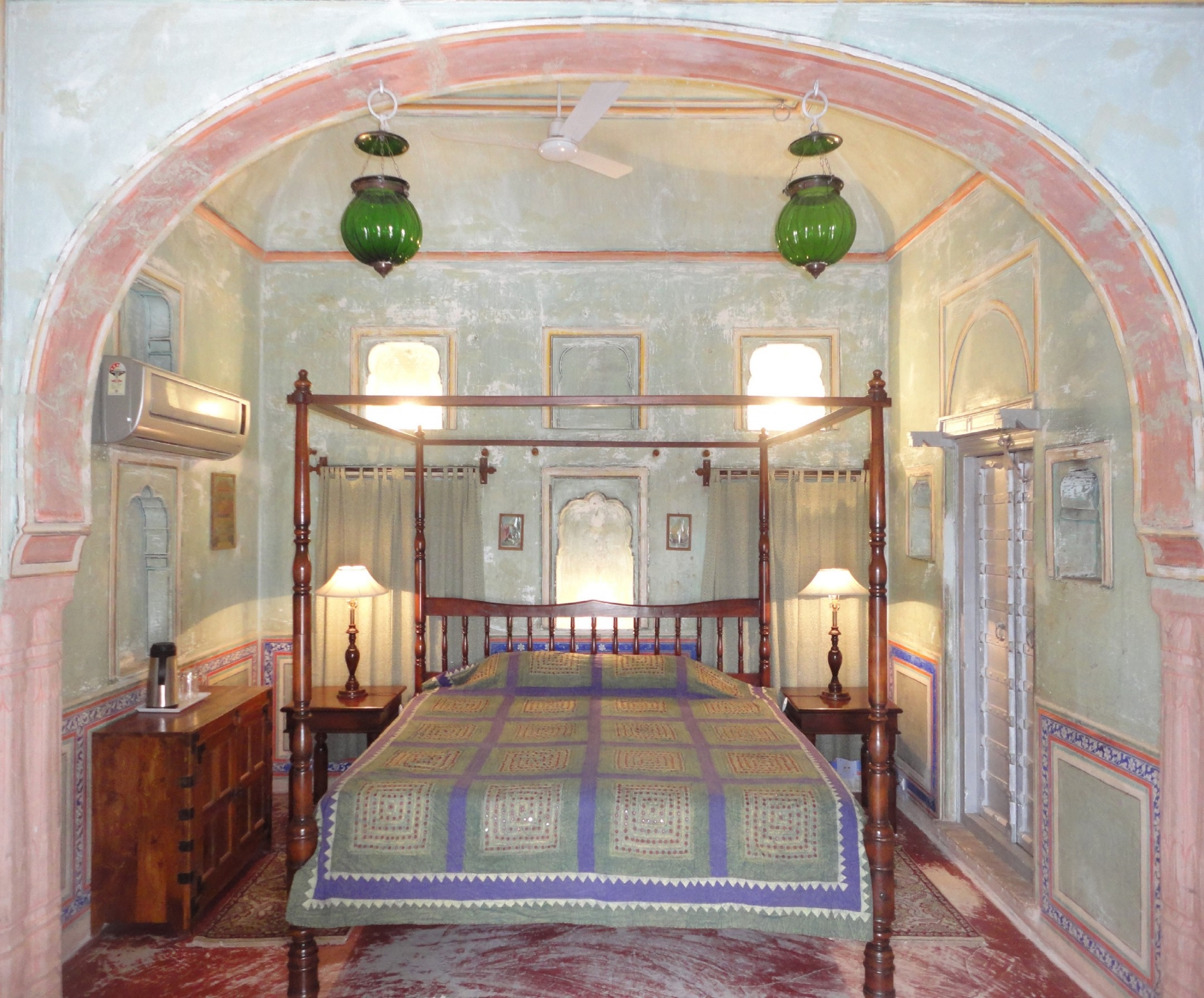 Hotel Chobdar Haveli - Tap to explore photos