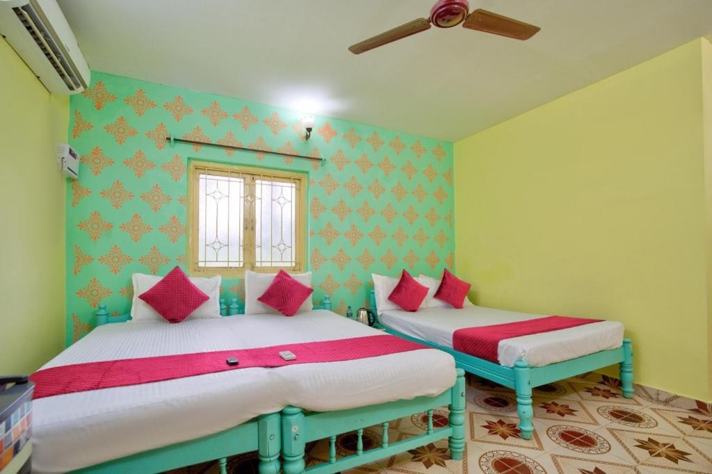 Oceanic Pearl Beach Homestay - Tap to explore photos