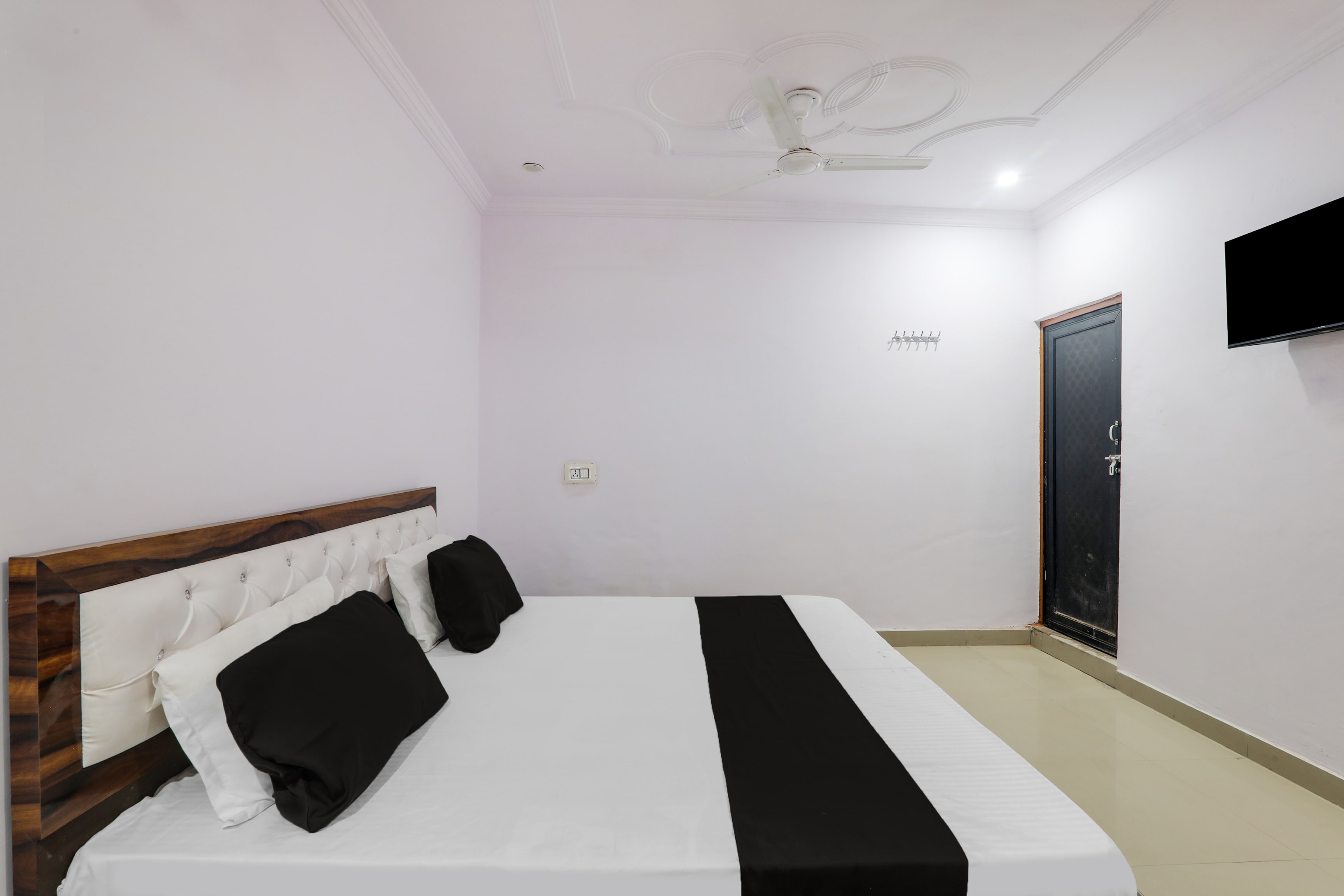 Hotel O Vishal Royal - Tap to explore photos