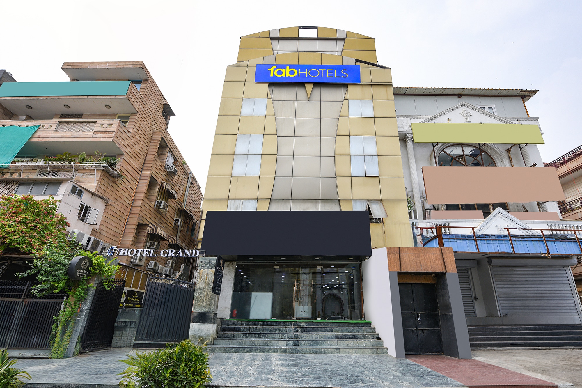 FabHotel Grand Palazzo I - Rajouri Garden - Tap to explore photos