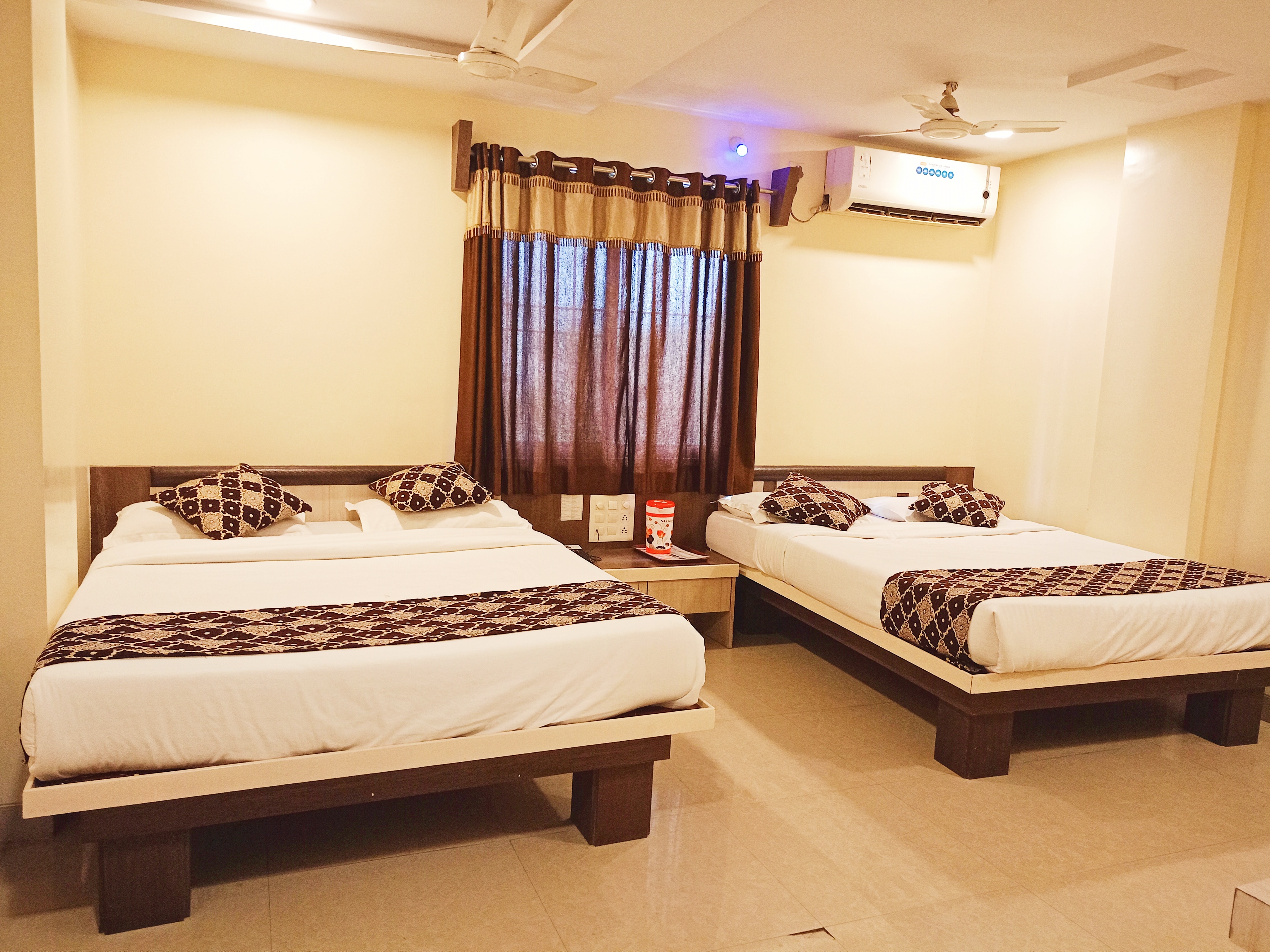 Super Royal Four Bed Non AC 1
