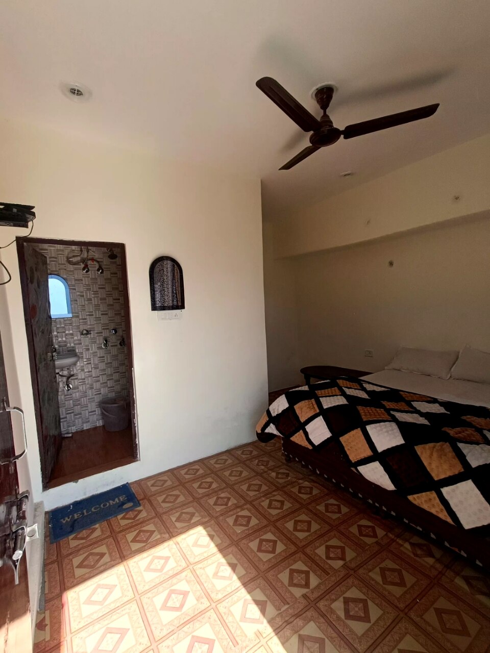 vikram home stay - Tap to explore photos