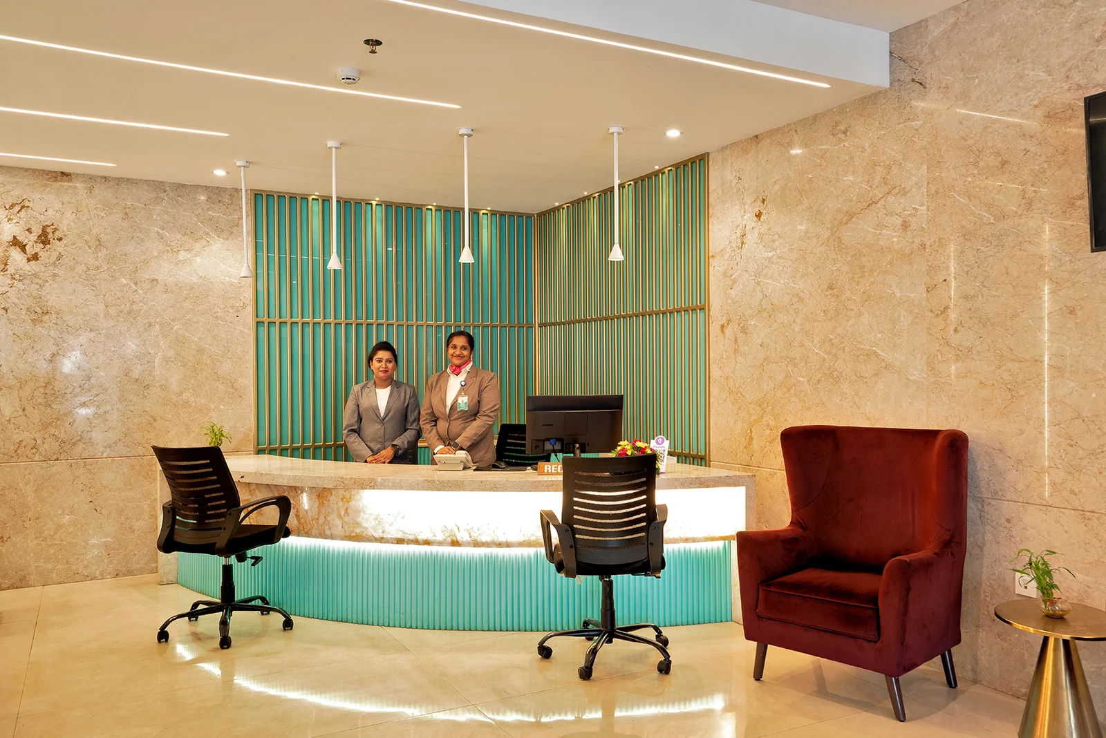 HOTEL HILLS PARK, Adoor