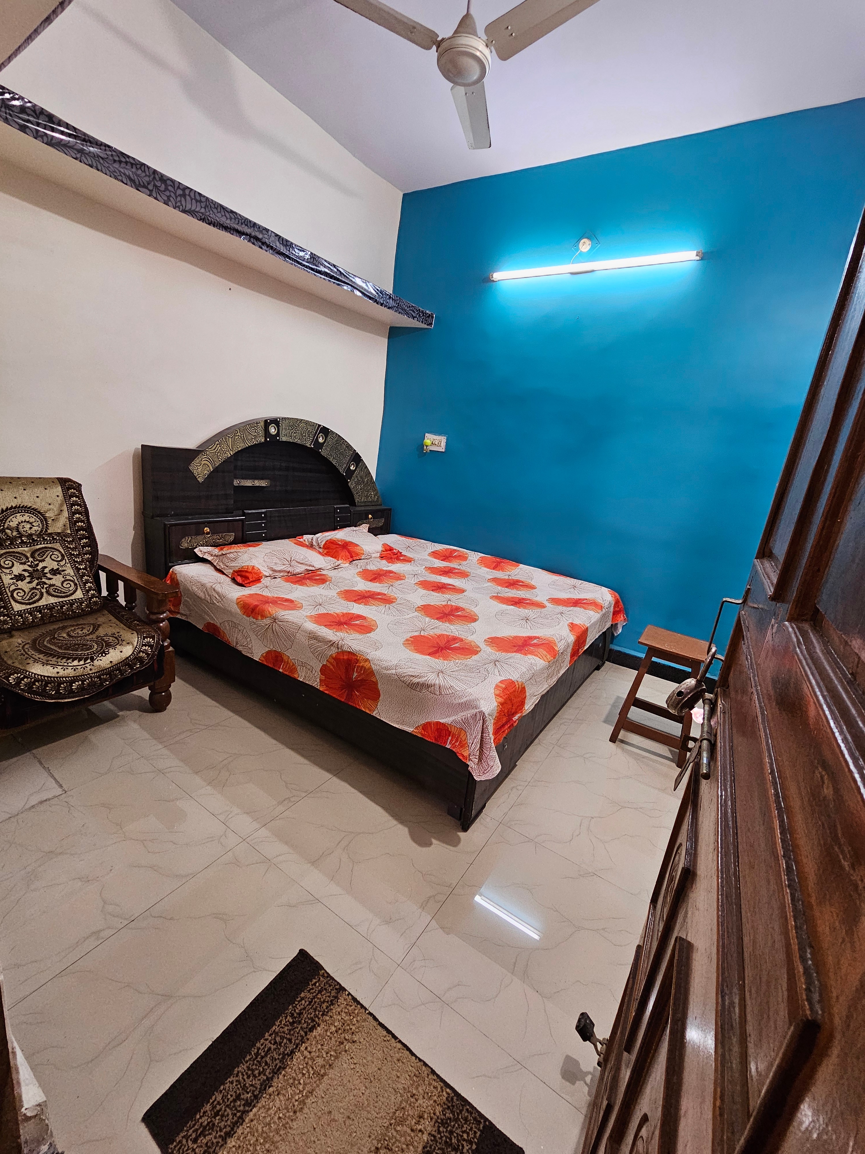 Shri Mahakaleshwar Homestay - Tap to explore photos